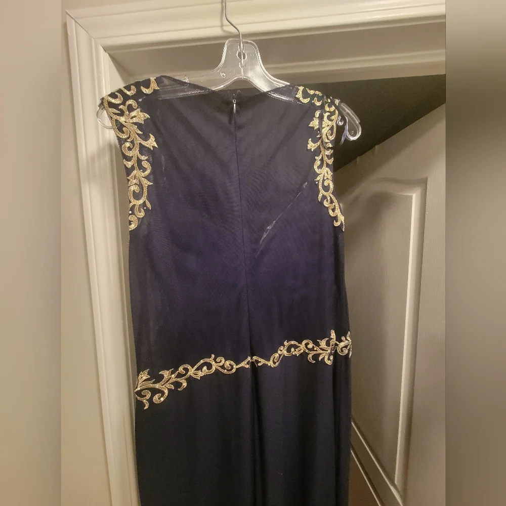 Dress - Picture 3 of 6